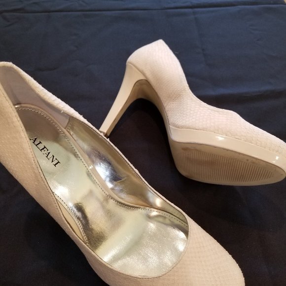 shoes - Picture 3 of 3